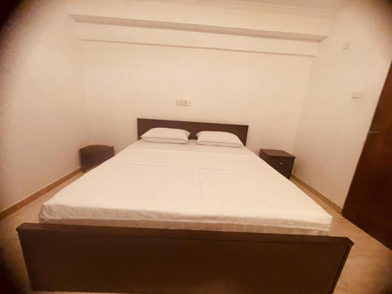 Mila Boutique Airport Hotel Seeduwa Bagian luar foto