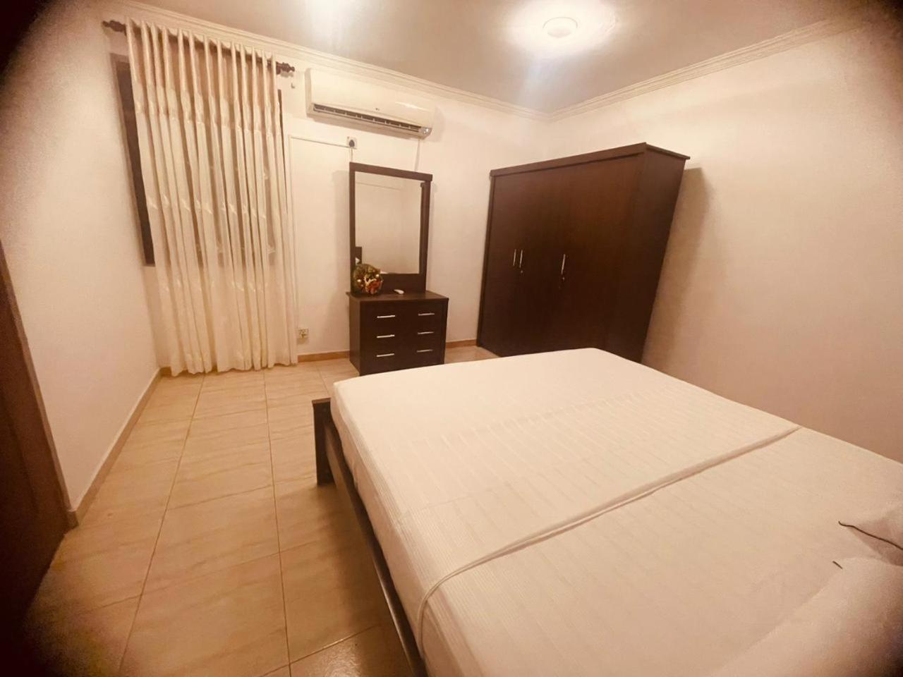 Mila Boutique Airport Hotel Seeduwa Bagian luar foto