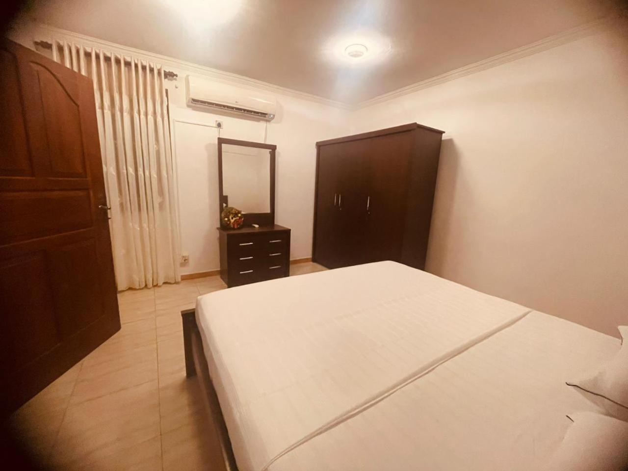 Mila Boutique Airport Hotel Seeduwa Bagian luar foto